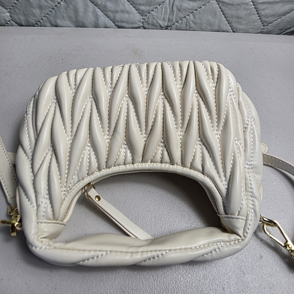 MIU MIU Wander Small White Nappa Leather Hobo Bag Nwt
And Authentic - Picture 5 of 9